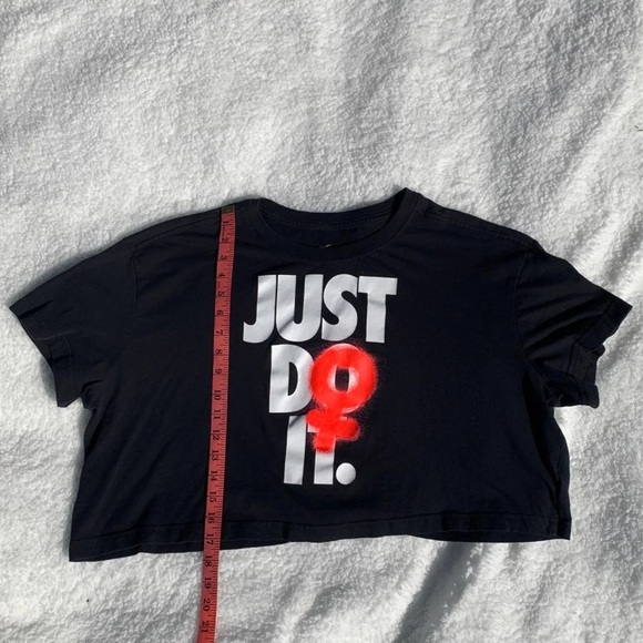 Nike Female Empowerment Black Crop Tee - Picture 6 of 8